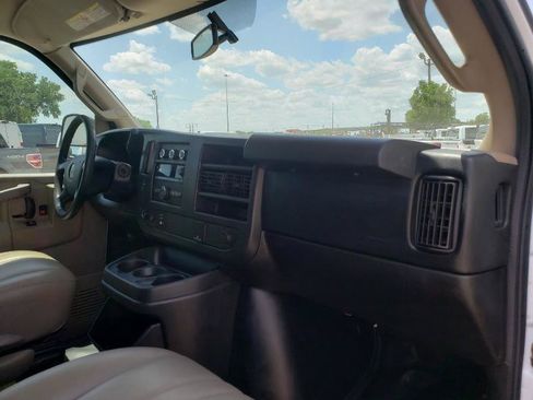 Used 2016 Chevrolet Express 2500 RWD image 12