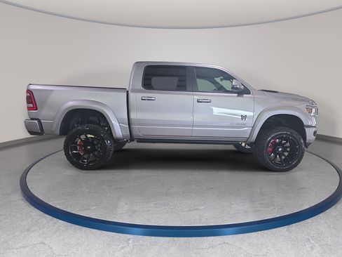 Used 2024 RAM 1500 Laramie AWD/4WD image 5