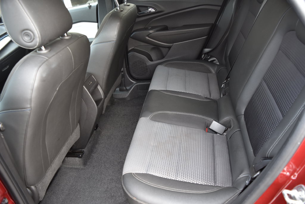 Used 2025 Chevrolet Trax LT FWD image 10