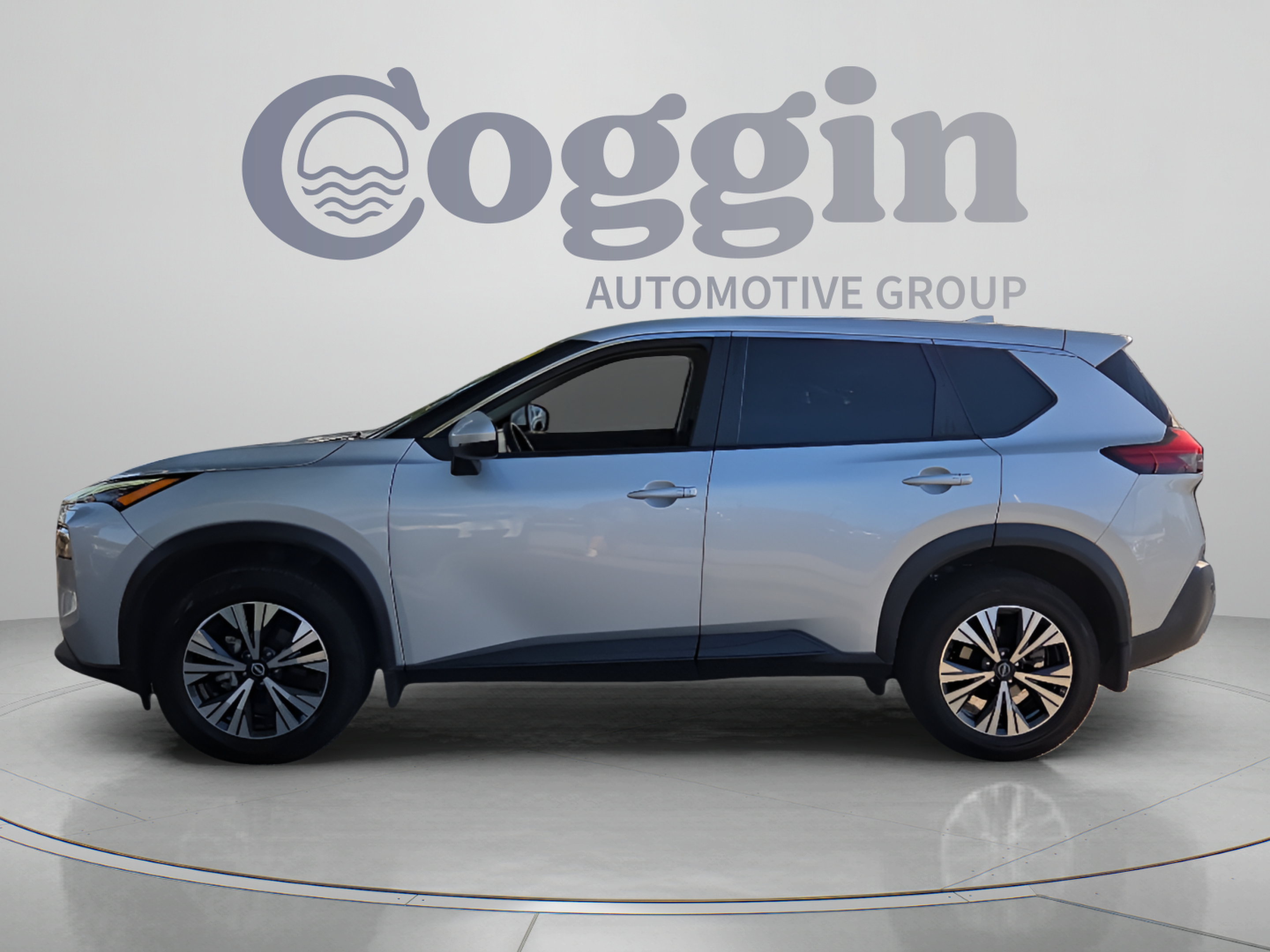 Used 2022 Nissan Rogue SV FWD image 2