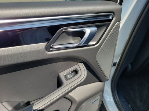 Certified 2026 Porsche Macan Turbo AWD/4WD image 22