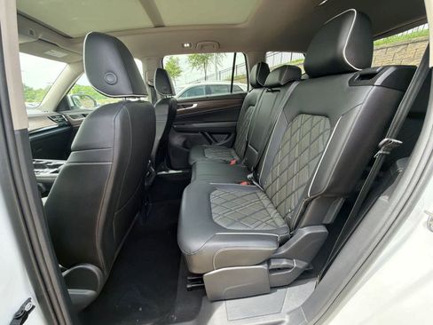 Used 2024 Volkswagen Atlas SEL Premium R-Line AWD/4WD image 12