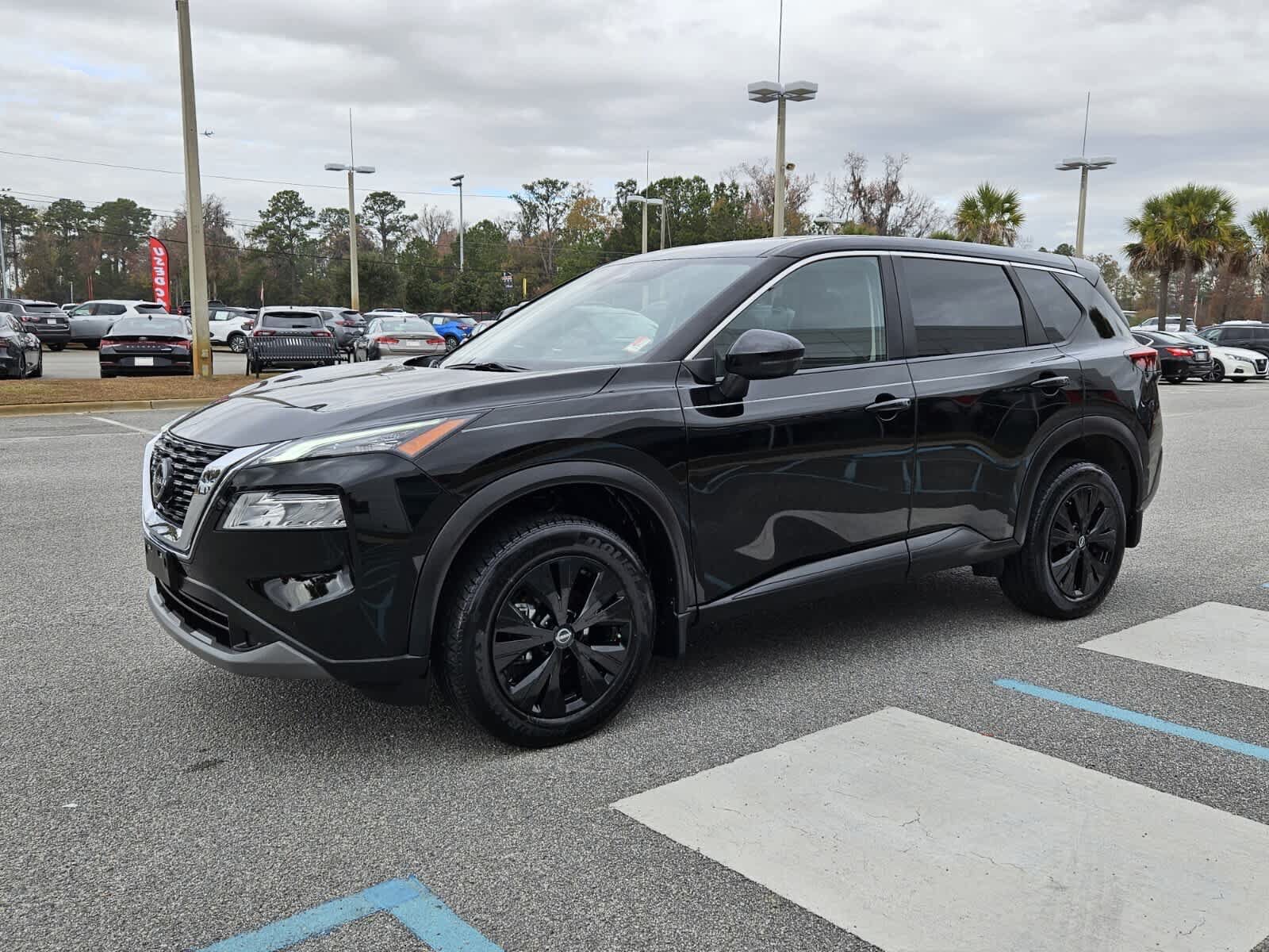 Used 2023 Nissan Rogue SV AWD/4WD image 2