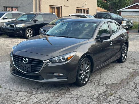 Used 2018 MAZDA MAZDA3 Touring FWD image 3