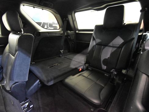 Used 2020 Land Rover Discovery SE AWD/4WD image 15
