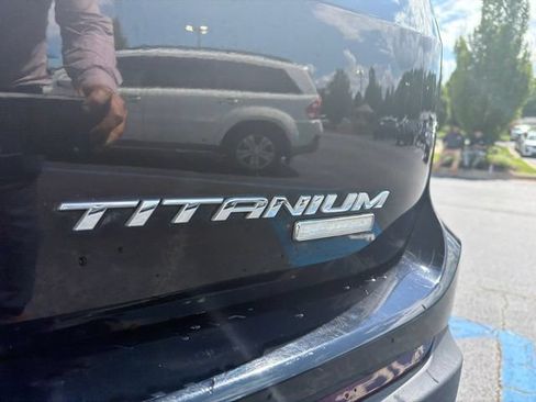 Used 2018 Ford Edge Titanium w/ Technology Package FWD image 8