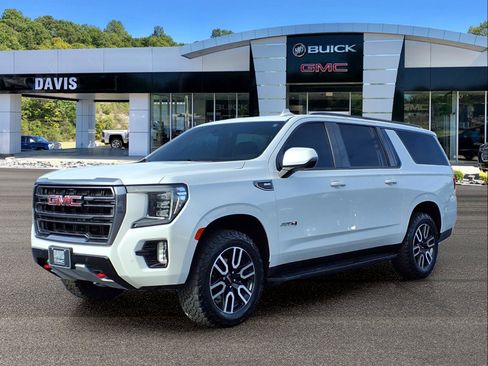 Used 2022 GMC Yukon XL AT4 image 2