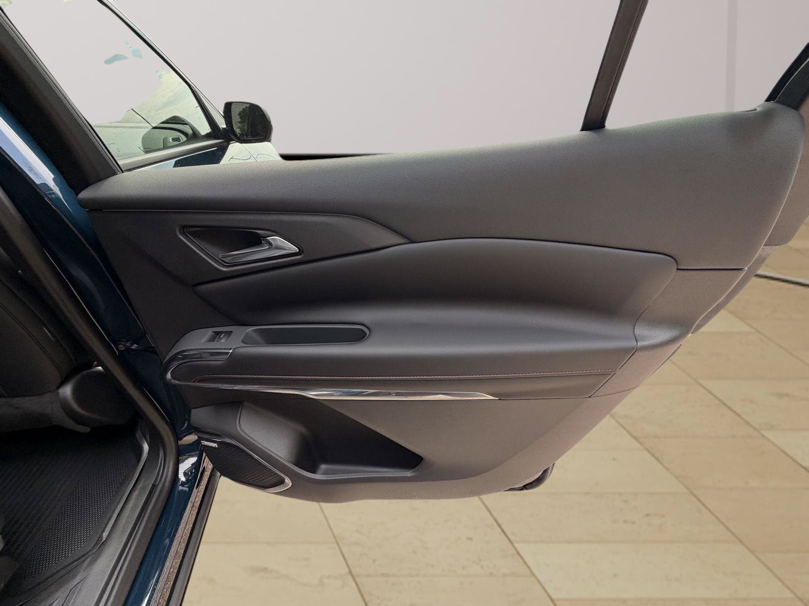 Used 2027 Chevrolet Traverse RS w/ LPO, Floor Liner Package FWD image 26