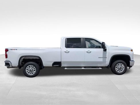 Used 2025 Chevrolet Silverado 2500 LT w/ Convenience Package AWD/4WD image 3