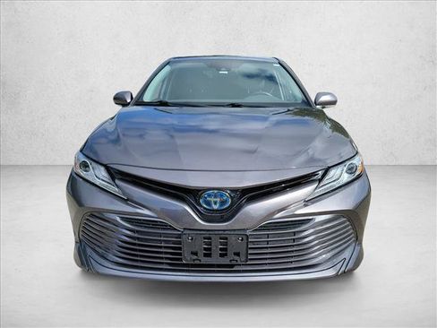 Used 2020 Toyota Camry XLE FWD image 2
