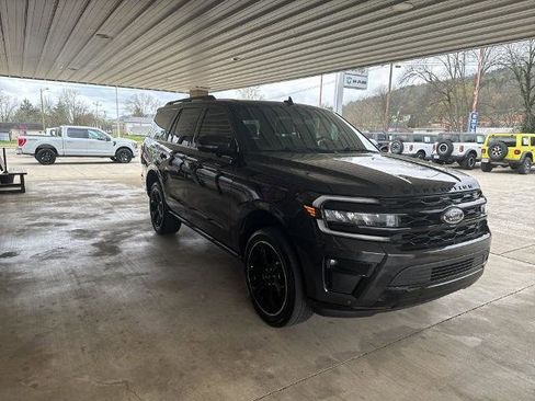 Certified 2024 Ford Expedition Limited image 3