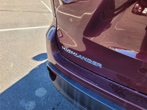Used 2019 Toyota Highlander XLE image 6