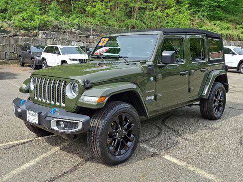 Used 2023 Jeep Wrangler Unlimited Sahara w/ Cold Weather Group AWD/4WD image 3