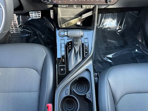 Certified 2025 Kia Niro EX Touring FWD image 11
