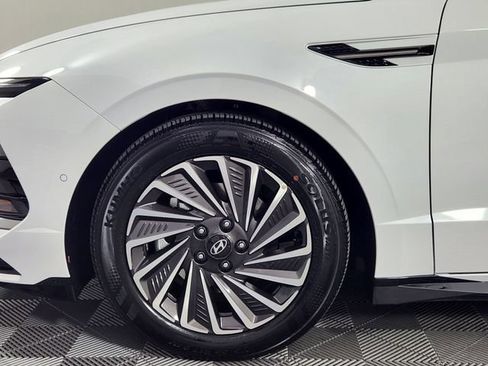 Certified 2025 Hyundai Sonata Limited FWD image 20