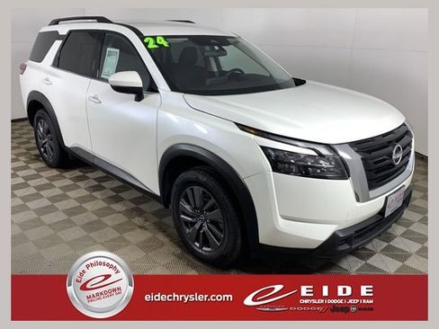 Used 2024 Nissan Pathfinder SV image 1