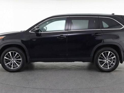 Used 2019 Toyota Highlander XLE image 4