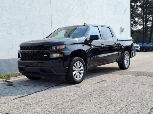 Used 2020 Chevrolet Silverado 1500 Custom w/ Custom Value Package AWD/4WD image 3