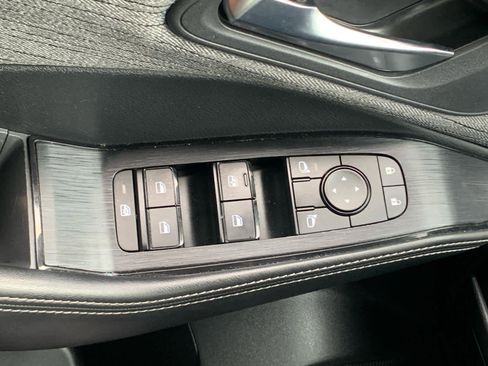 Used 2021 Nissan Rogue SV image 23