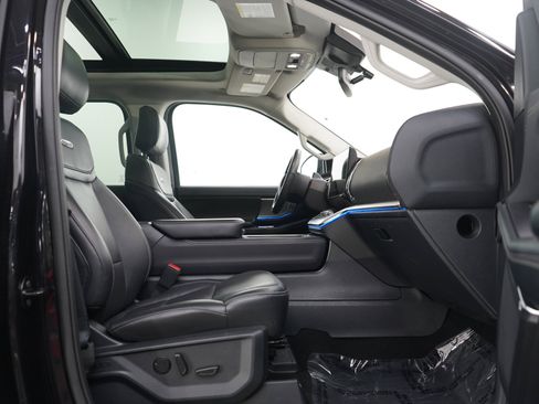 Used 2025 Ford Expedition Platinum AWD/4WD image 11