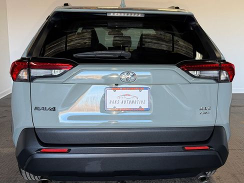 Used 2021 Toyota RAV4 XLE AWD/4WD image 5