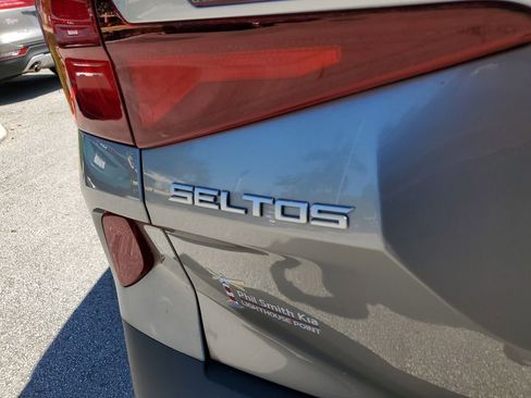 Used 2023 Kia Seltos LX AWD/4WD image 7