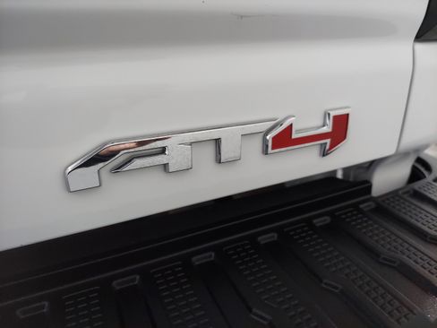 Used 2021 GMC Sierra 2500 AT4 w/ AT4 Preferred Package image 5