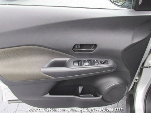 Used 2020 Nissan Kicks S image 8