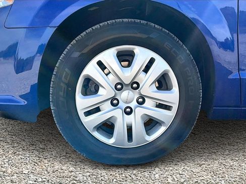 Used 2019 Dodge Grand Caravan SE w/ UConnect Hands-Free Group image 8