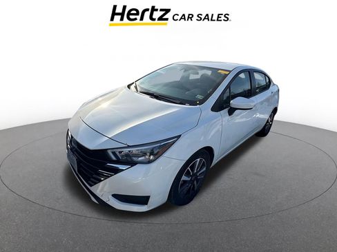 Used 2025 Nissan Versa SV image 2