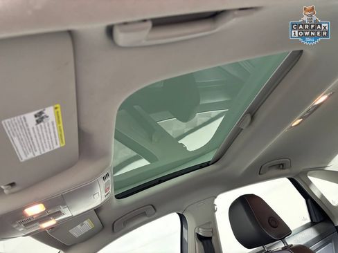 Used 2025 Volkswagen Jetta SEL FWD image 21