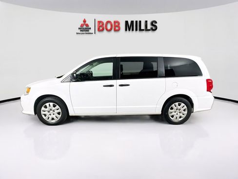 Used 2019 Dodge Grand Caravan SE FWD image 4