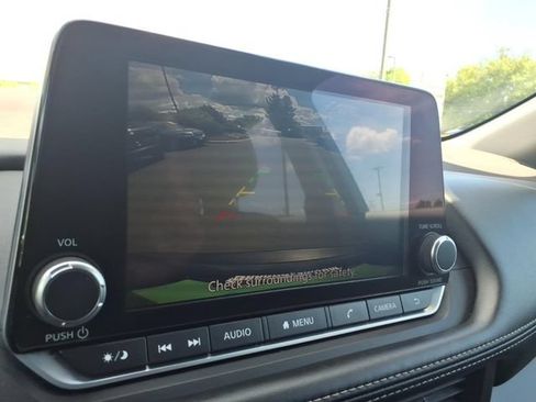 Used 2023 Nissan Rogue S AWD/4WD image 26