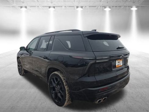 Used 2025 Chevrolet Traverse RS image 8