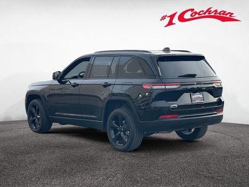 Used 2023 Jeep Grand Cherokee Altitude AWD/4WD image 25