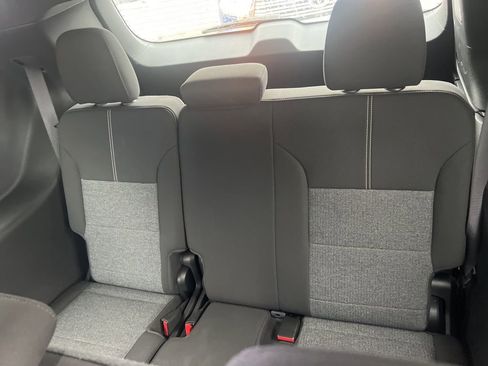 Used 2025 GMC Acadia Elevation image 19