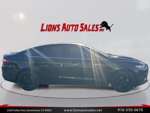 Used 2016 Ford Fusion SE FWD image 4