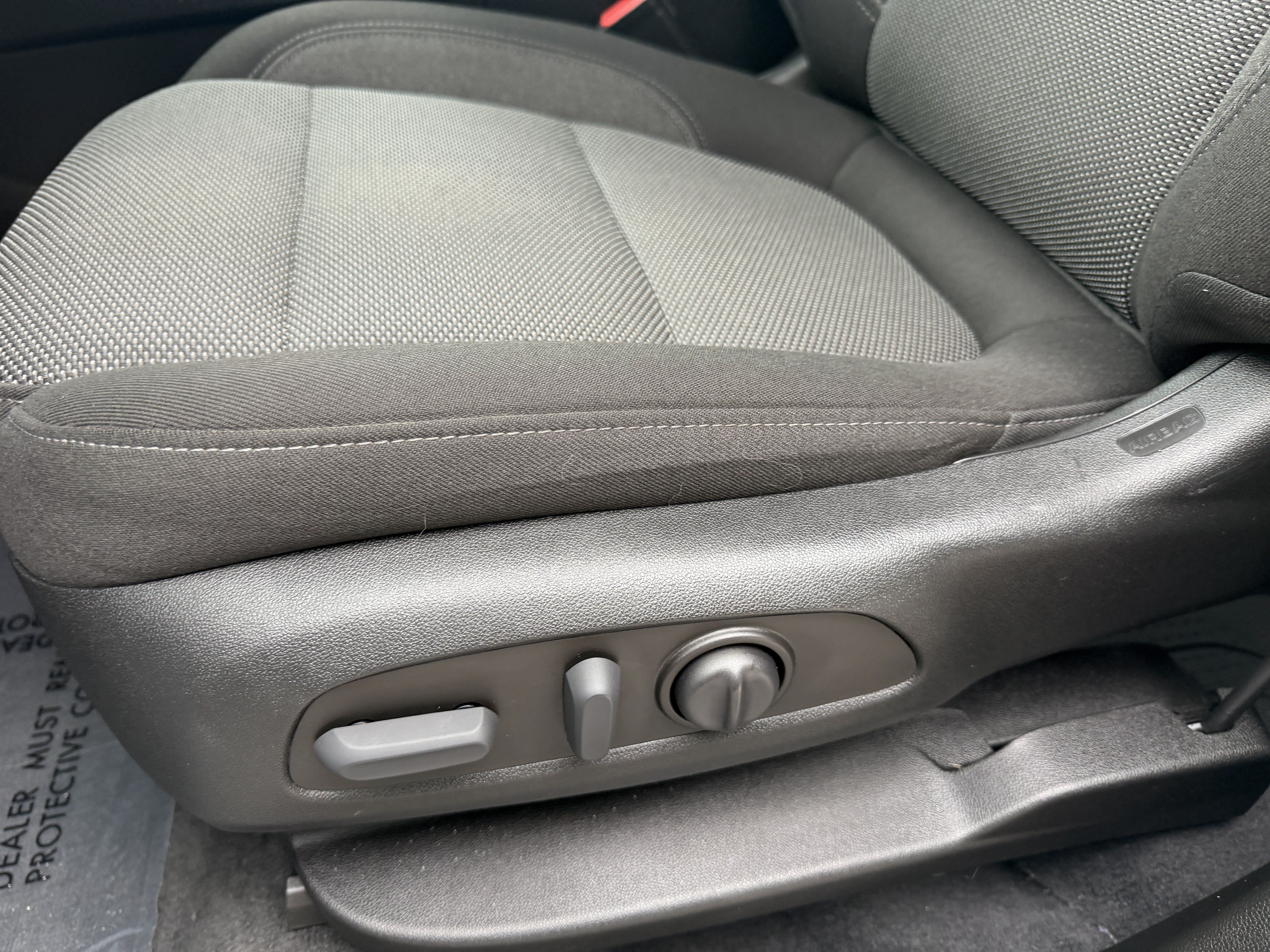 Used 2023 Chevrolet Traverse LT FWD image 14