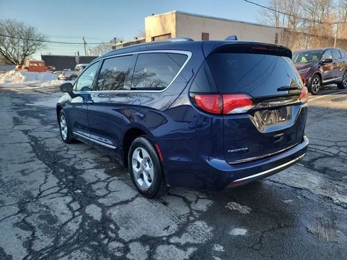 Used 2017 Chrysler Pacifica Touring-L Plus FWD image 7