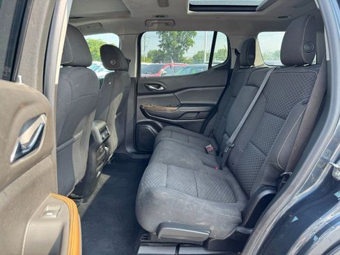 Used 2019 GMC Acadia SLE FWD image 16