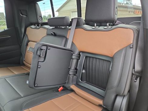 Used 2025 Chevrolet Silverado 1500 High Country w/ High Country Premium Package AWD/4WD image 34