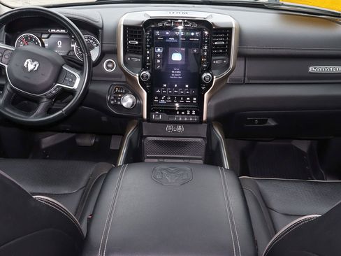 Used 2022 RAM 1500 Laramie AWD/4WD image 9