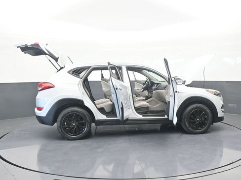 Used 2017 Hyundai Tucson SE image 69