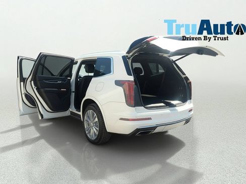 Used 2020 Cadillac XT6 Premium Luxury FWD image 13