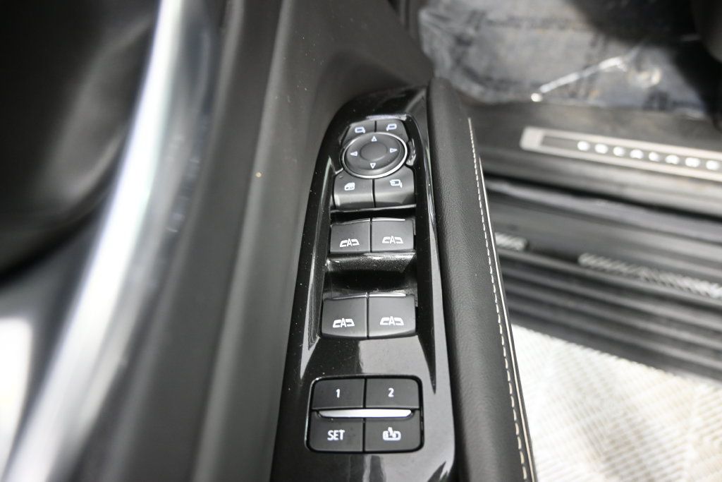 Used 2024 Cadillac Escalade Sport Platinum w/ LPO, ONYX Package AWD/4WD image 21
