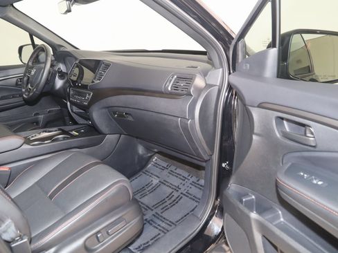 Used 2024 Honda Passport TrailSport image 37