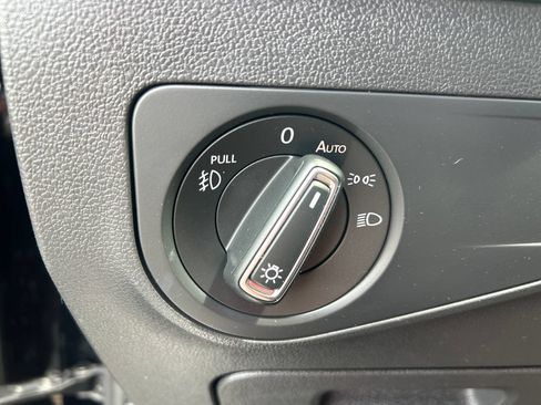 Used 2021 Volkswagen Tiguan SE AWD/4WD image 21