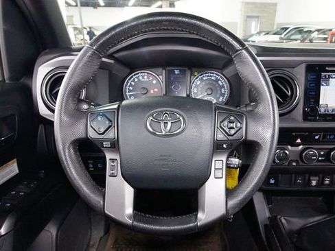 Used 2019 Toyota Tacoma TRD Off-Road w/ TRD Premium Off Road Package AWD/4WD image 10