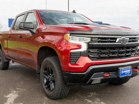 Used 2022 Chevrolet Silverado 1500 LT Trail Boss w/ LPO, Dark Essentials Package AWD/4WD image 4