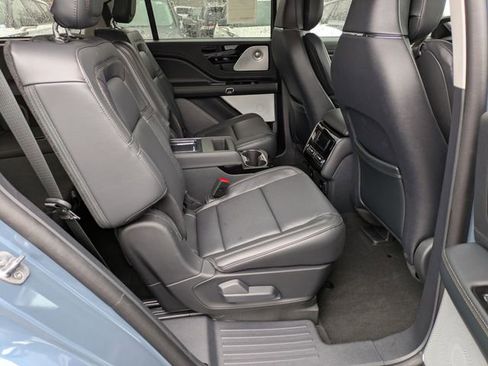 New 2025 Lincoln Aviator Reserve w/ Luxury Package image 11